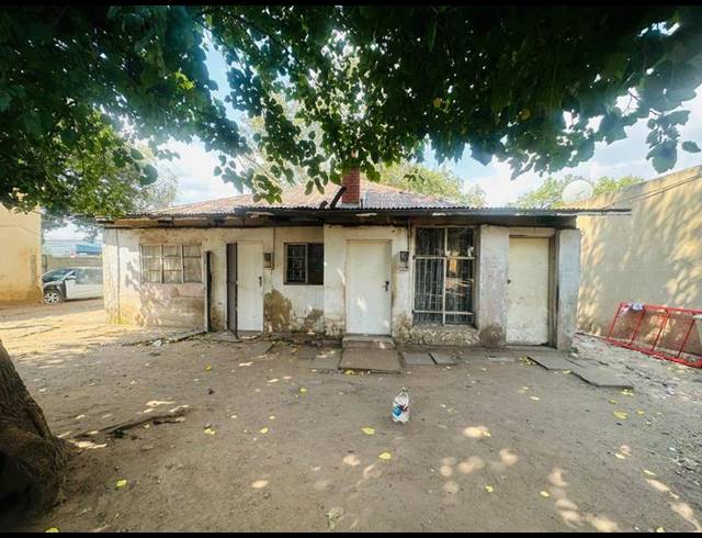 12 BEDROOM HOUSE FOR SALE IN GERMISTON STATION